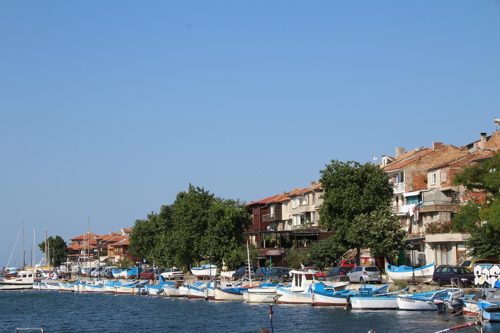 Family Hotel Verona Sozopol Exteriör bild