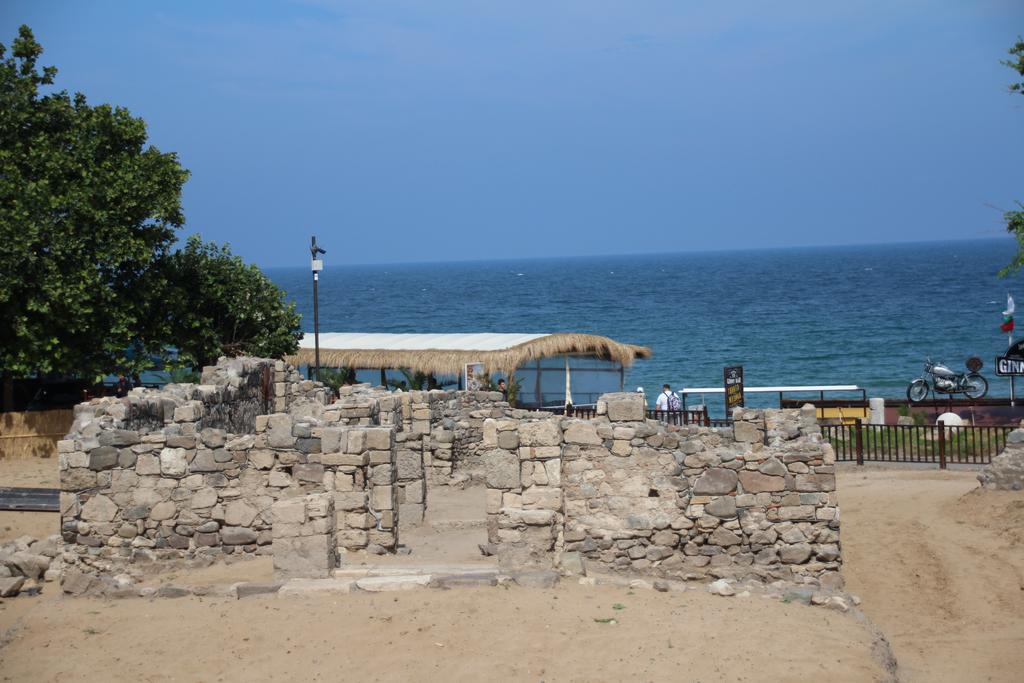 Family Hotel Verona Sozopol Exteriör bild