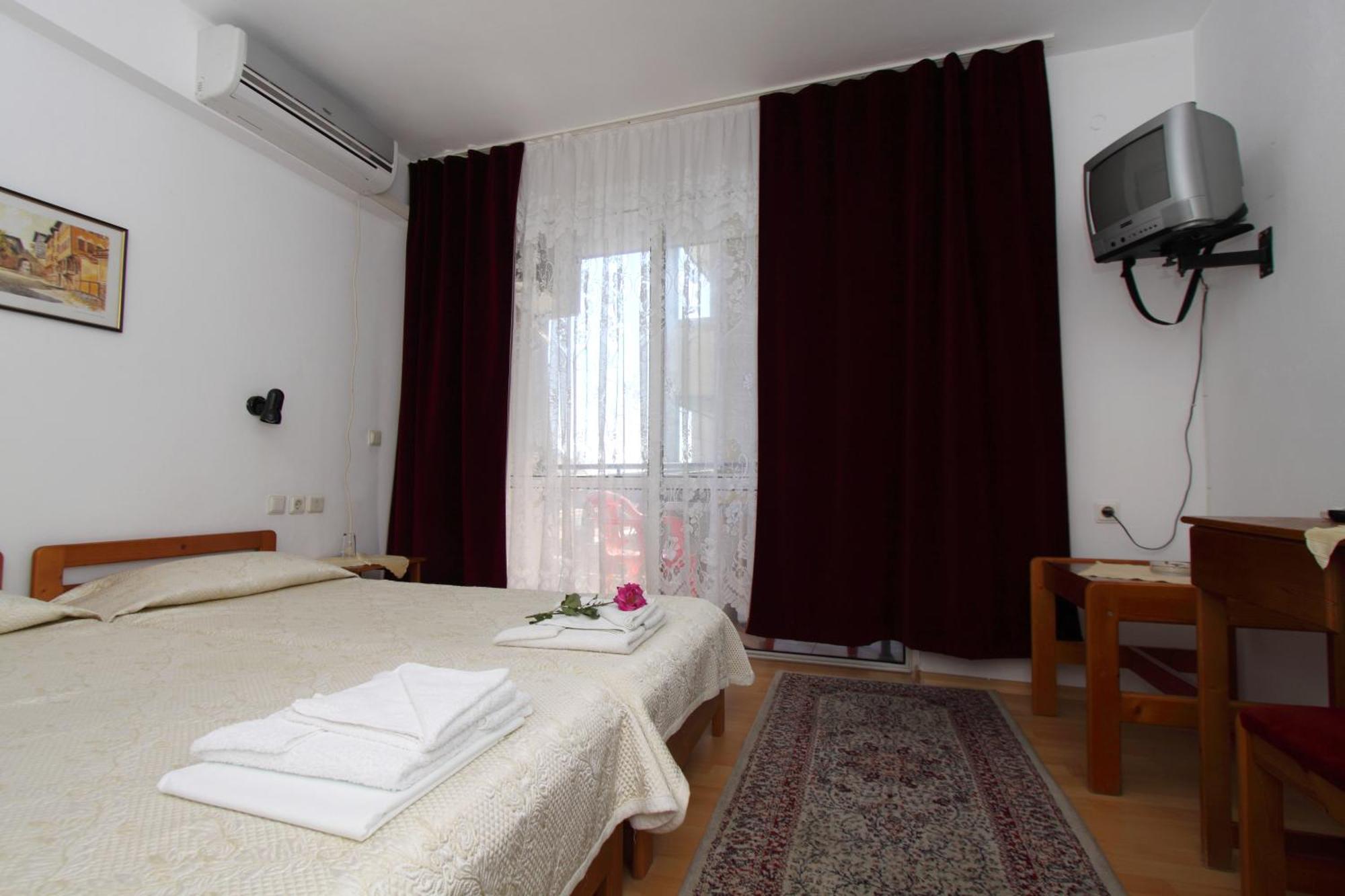 Family Hotel Verona Sozopol Exteriör bild