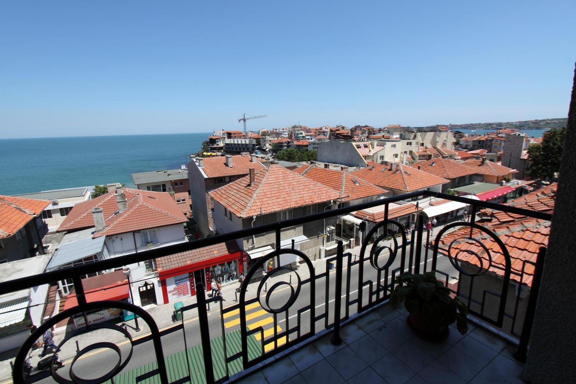 Family Hotel Verona Sozopol Exteriör bild