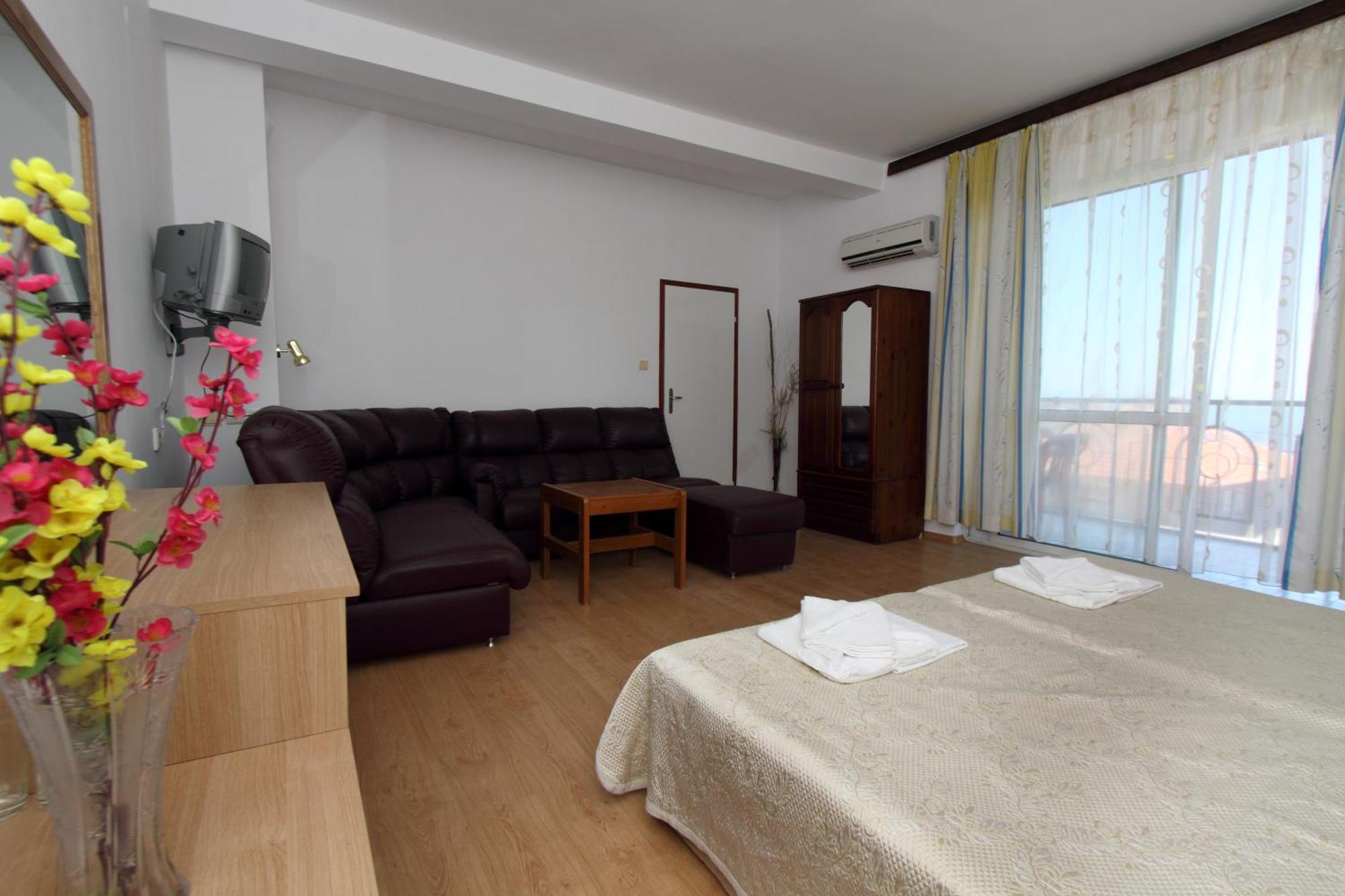 Family Hotel Verona Sozopol Exteriör bild