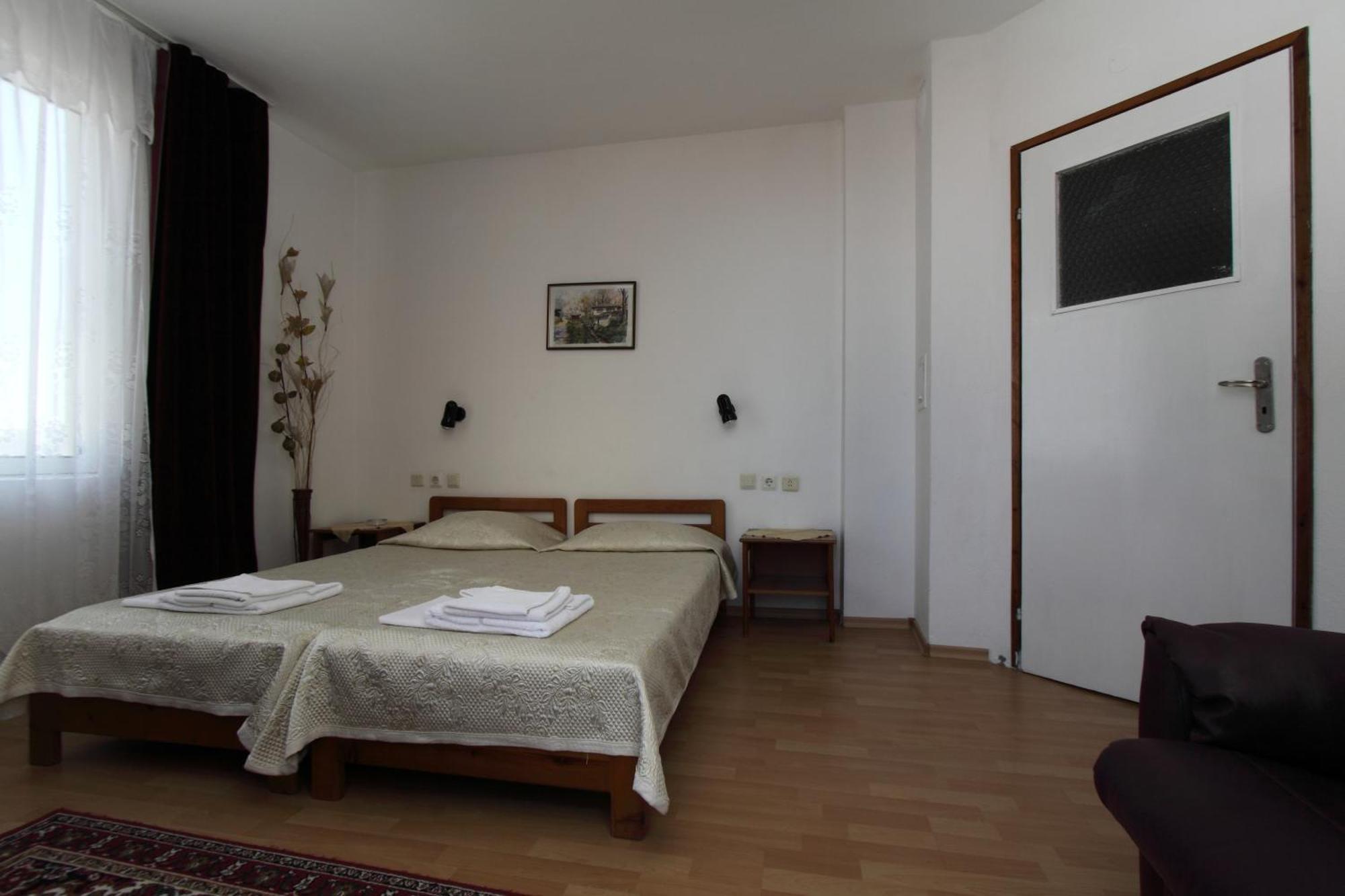 Family Hotel Verona Sozopol Exteriör bild