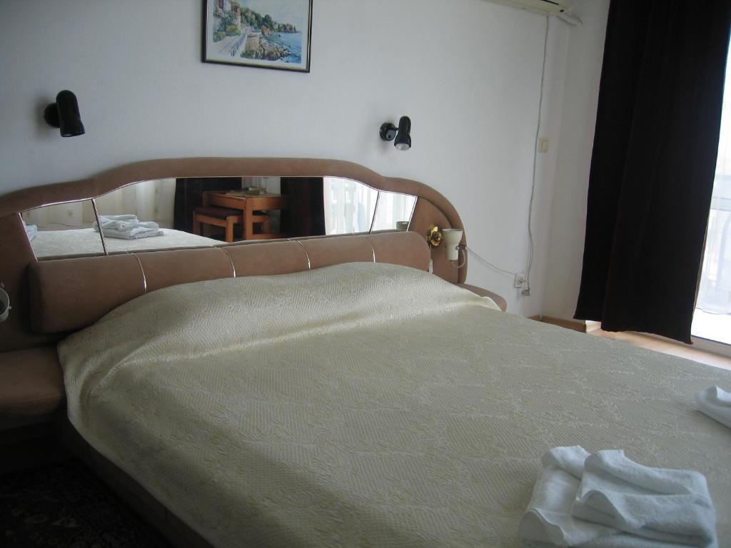 Family Hotel Verona Sozopol Exteriör bild