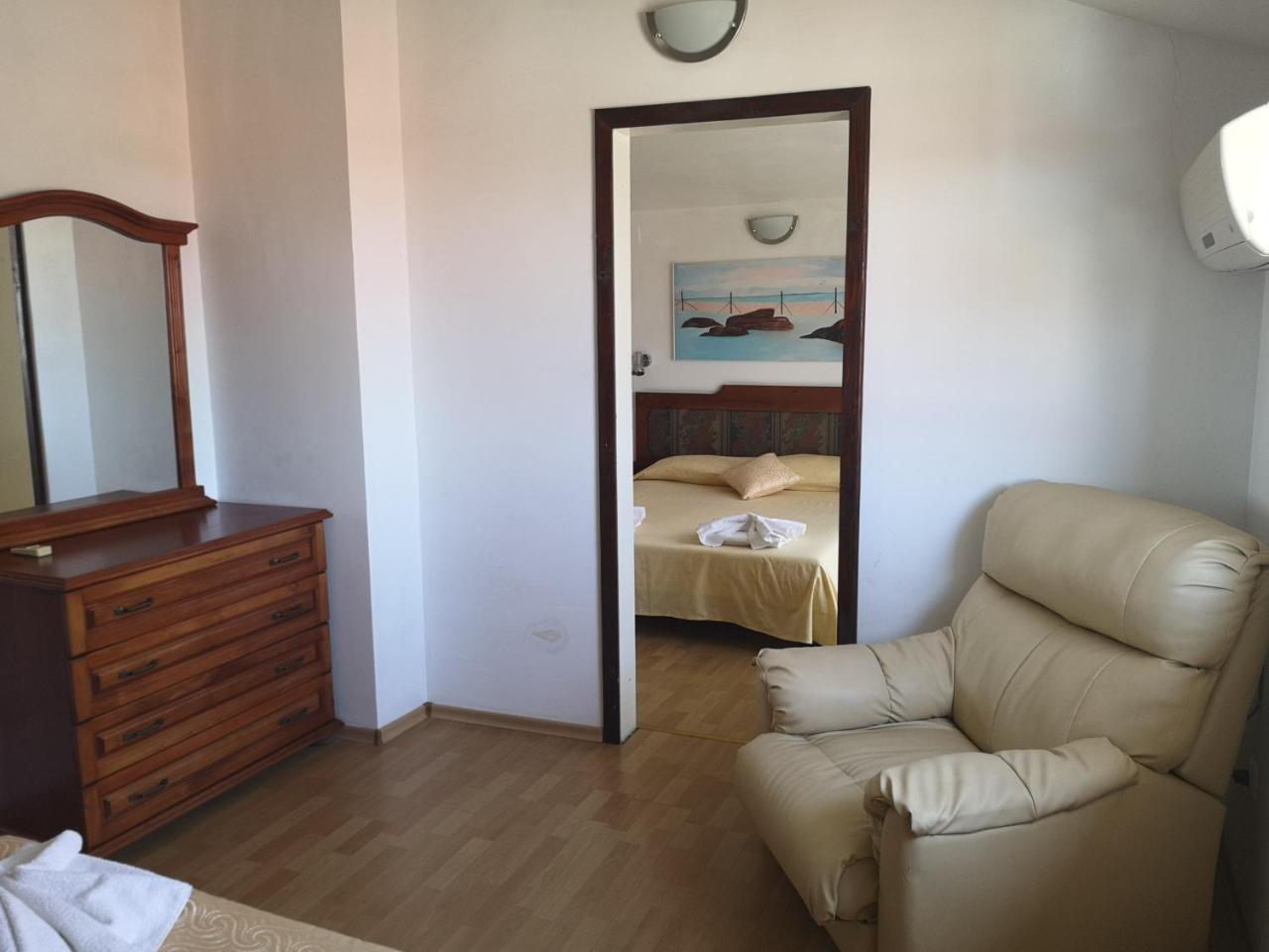 Family Hotel Verona Sozopol Exteriör bild